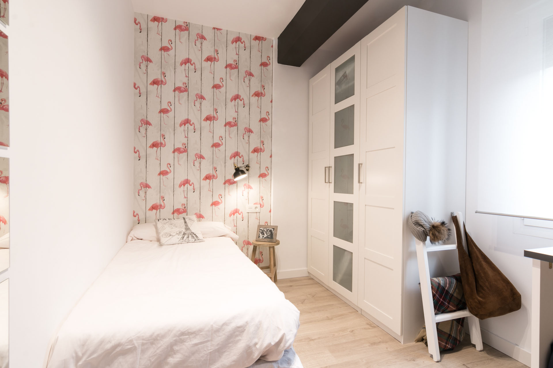 habitación decorada en blanco