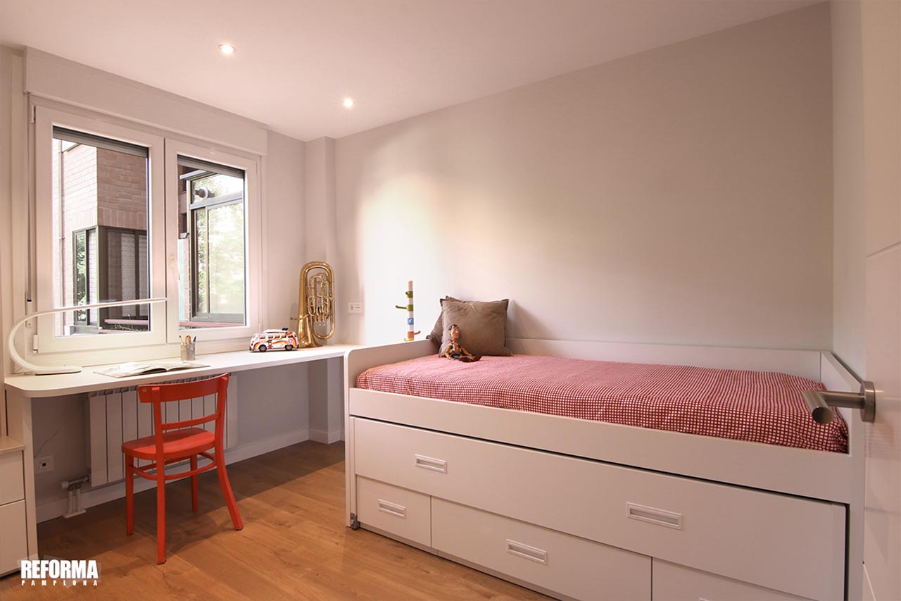 reforma-dormitorio-con-escritorio--iturrama